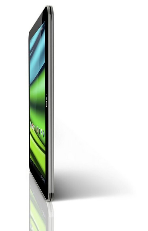 Không dựa vào những gì mà hệ điều hành cung cấp, Toshiba mang tới cho người dùng trình chơi media riêng tương thích với DNLA cùng các ứng dụng hữu ích khác như File Manager, Netflix và QuickOffice.