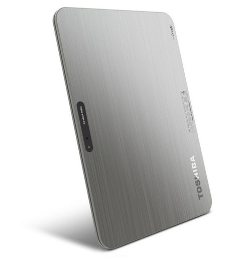 Toshiba luôn được đánh giá cao với việc cung cấp nhiều cổng kết nối cho thiết bị của mình, Excite 10 cũng không là ngoại lệ với các cổng USB mi-ni, mi-ni HDMI, khe cắm thẻ nhớ microSD. Hãng này phải sử dụng chuẩn mini cho các cổng này để đảm bảo cho máy có độ mỏng hết mức có thể.