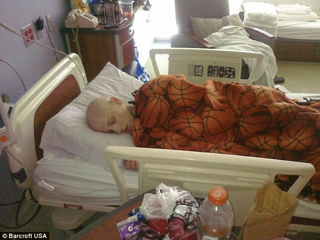 Zach Zeilertiều tụy trên giường bệnh khi ở tuổi 15 Zach Zeilertiều tụy trên giường bệnh khi ở tuổi 15