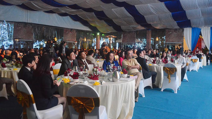 Buổi tiệc đón tiếp kiều bào được tổ chức trong không gian ấm cúng, trang trọng. Buổi tiệc đón tiếp kiều bào được tổ chức trong không gian ấm cúng, trang trọng.