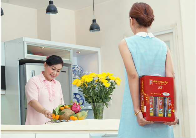 Biếu quà Tết như thế nào không chỉ kinh tế mà còn được khen là dâu đảm?