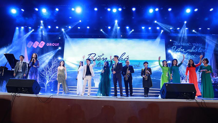 Sân khấu Trung tâm hội nghị quốc tế FLC Sầm Sơn từng là nơi diễn ra nhiều sự kiện âm nhạc lớn có chất lượng chuyên môn cao. Sân khấu Trung tâm hội nghị quốc tế FLC Sầm Sơn từng là nơi diễn ra nhiều sự kiện âm nhạc lớn có chất lượng chuyên môn cao.
