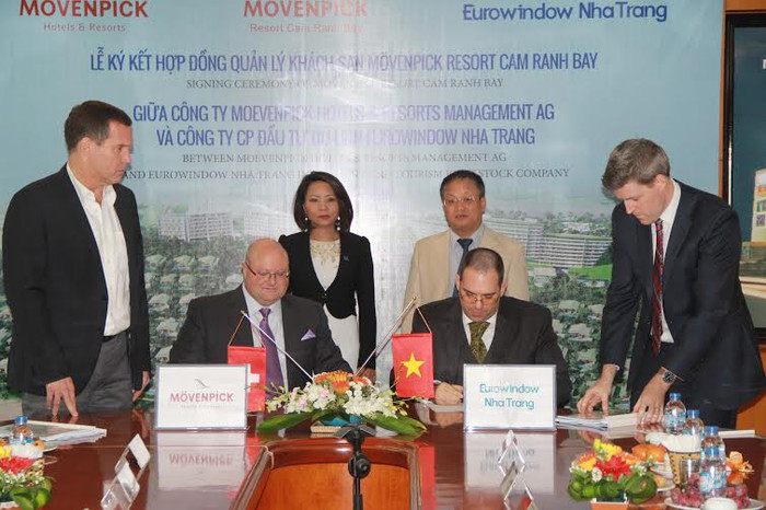 Eurowindow Nha Trang ký hợp đồng quản lý khu khách mang tên Mövenpick Rersort Cam Ranh Bay với Tập đoàn Mövenpick Hotels & Resorts. Eurowindow Nha Trang ký hợp đồng quản lý khu khách mang tên Mövenpick Rersort Cam Ranh Bay với Tập đoàn Mövenpick Hotels & Resorts.