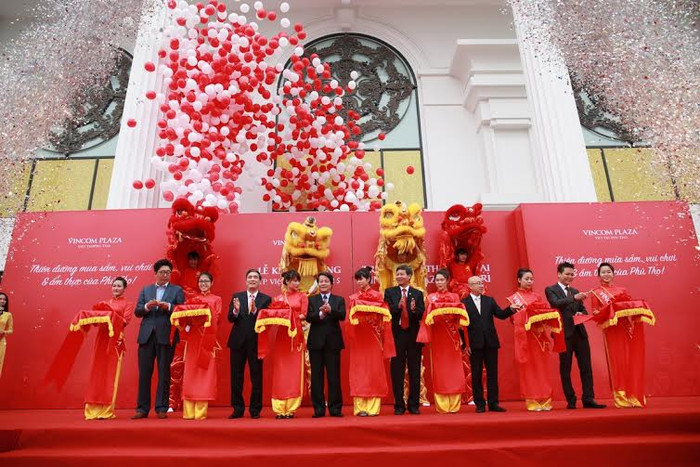 Căt băng khánh thành Vincom Plaza Việt Trì. Căt băng khánh thành Vincom Plaza Việt Trì.