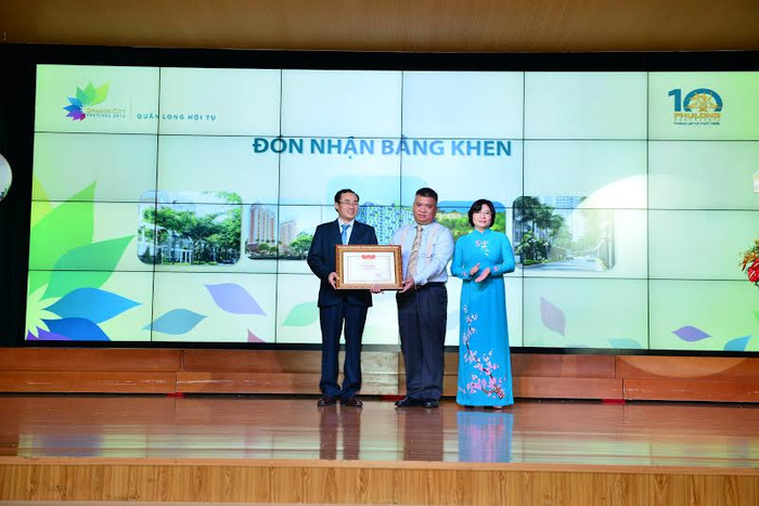 Tại Lễ kỷ niệm, Bộ Xây dựng, UBND tTP.Hồ Chí Minh đã tặng bằng khen cho những thành tích sản xuất kinh doanh của công ty Phú Long, ghi nhận sự đóng góp của công ty đối với sự phát triển của ngành xây dựng Việt Nam. Tại Lễ kỷ niệm, Bộ Xây dựng, UBND tTP.Hồ Chí Minh đã tặng bằng khen cho những thành tích sản xuất kinh doanh của công ty Phú Long, ghi nhận sự đóng góp của công ty đối với sự phát triển của ngành xây dựng Việt Nam.