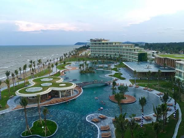 Quần thể nghỉ dưỡng sinh thái FLC Sầm Sơn góp phần thay đổi diện mạo du lịch Thanh Hóa. Quần thể nghỉ dưỡng sinh thái FLC Sầm Sơn góp phần thay đổi diện mạo du lịch Thanh Hóa.