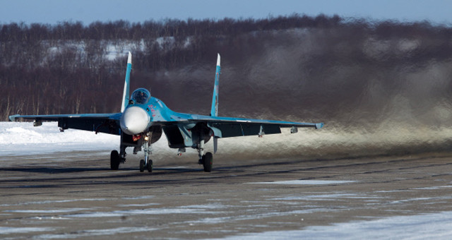 Các tên lửa dẫn đường mà Su-33 có thể mang như KH-25MP, Kh-31 và H-41. Máy bay có thể sử dụng trong cả ngày lẫn đêm trên biển. Các tên lửa dẫn đường mà Su-33 có thể mang như KH-25MP, Kh-31 và H-41. Máy bay có thể sử dụng trong cả ngày lẫn đêm trên biển.