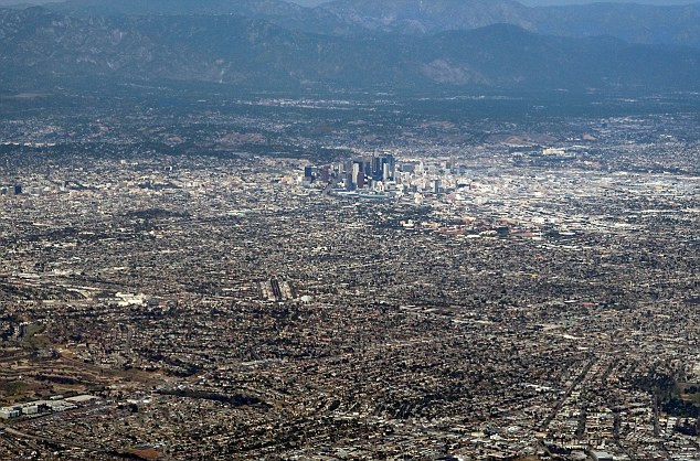 Các nhà khoa học cảnh báo dân số tăng nhanh sẽ đẩy Trái đất vào đường cùng và khi đó con người có nguy cơ bị chết đói khi một số loài động thực vật tuyệt chủng.