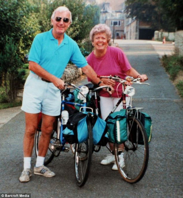 Bà Brenda bên người chồng quá cố đã rất muốn giúp đỡ những trẻ em thiếu may mắn ở Việt Nam. Bà Brenda bên người chồng quá cố đã rất muốn giúp đỡ những trẻ em thiếu may mắn ở Việt Nam.