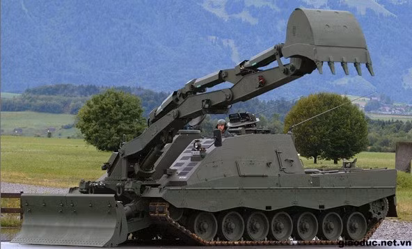 Pionerpanzer 3 Kodiak có động cơ rất khoẻ bởi nó được lắp trên khung của xe tăng Leopard 2 của quân đội Đức.