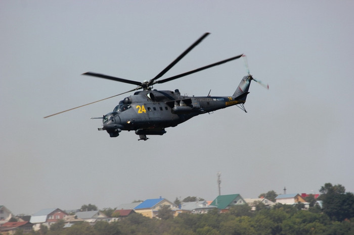Trực thăng vũ trang xuất hiện trên trên quanh cảnh buổi diễn tập