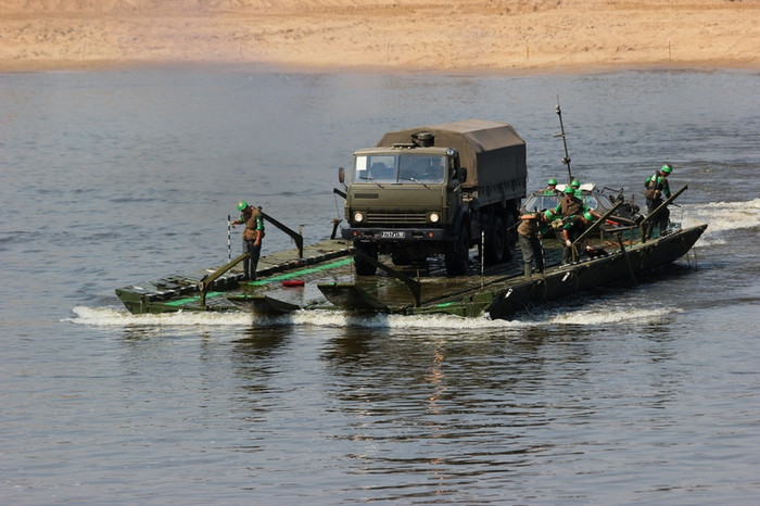 Trong các tình huống đặc biệt mỗi nhịp cầu có thể vận hành như một chiếc phà linh hoạt