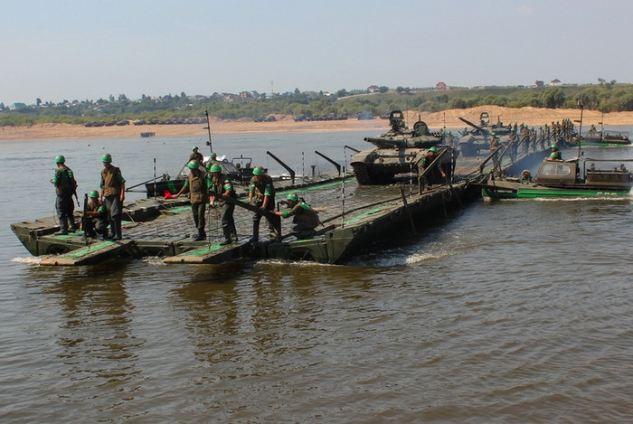 Cầu phao dã chiến bắc tới đâu xe tăng có thể di chuyển ngay tới đó