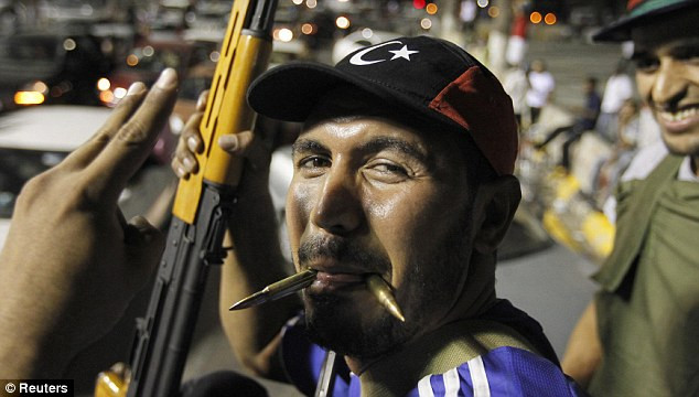 Gaddafi cho biết khu dinh thự Bab Al-Aziziya của ông đã bị không quân của NATO san phẳng bằng 64 đợt không kích. Gaddafi cho biết khu dinh thự Bab Al-Aziziya của ông đã bị không quân của NATO san phẳng bằng 64 đợt không kích.