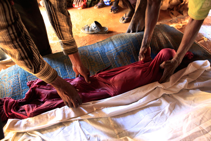 Khu vực Sừng Châu Phi nghèo đói hiện nay đang phải chịu đựng thảm kịch hạn hán và mất mùa tồi tệ nhất trong vòng 100 năm qua. Khu vực Sừng Châu Phi nghèo đói hiện nay đang phải chịu đựng thảm kịch hạn hán và mất mùa tồi tệ nhất trong vòng 100 năm qua.