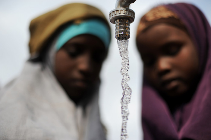 Khu vực Sừng Châu Phi nghèo đói hiện nay đang phải chịu đựng thảm kịch hạn hán và mất mùa tồi tệ nhất trong vòng 100 năm qua. Khu vực Sừng Châu Phi nghèo đói hiện nay đang phải chịu đựng thảm kịch hạn hán và mất mùa tồi tệ nhất trong vòng 100 năm qua.