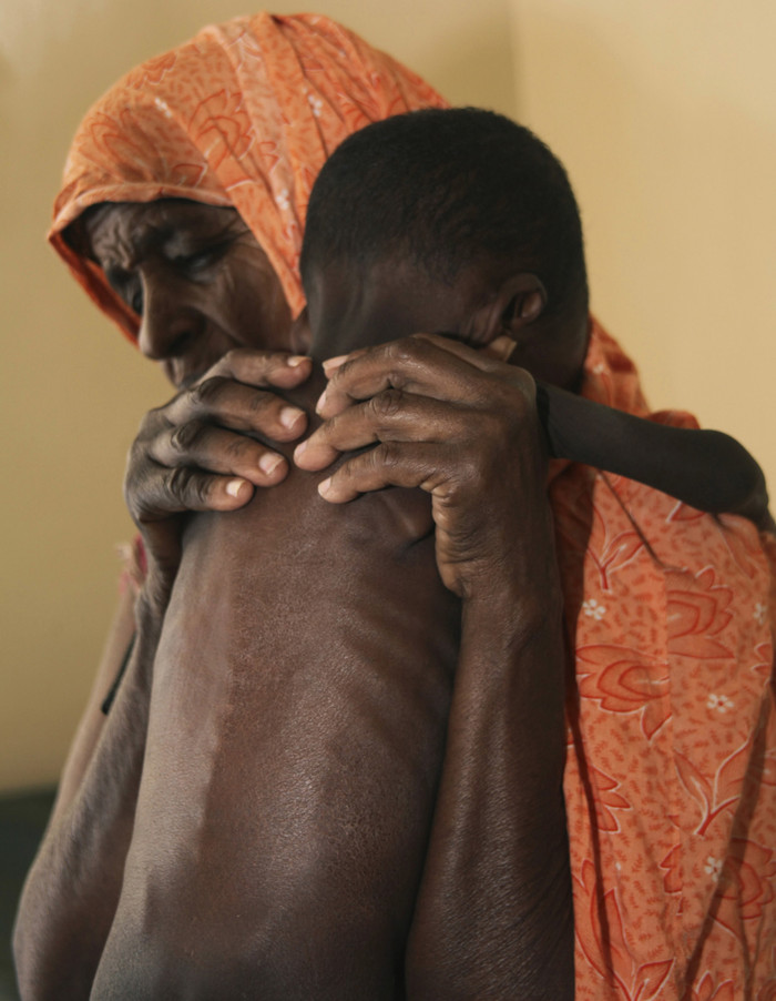 Khu vực Sừng Châu Phi nghèo đói hiện nay đang phải chịu đựng thảm kịch hạn hán và mất mùa tồi tệ nhất trong vòng 100 năm qua. Khu vực Sừng Châu Phi nghèo đói hiện nay đang phải chịu đựng thảm kịch hạn hán và mất mùa tồi tệ nhất trong vòng 100 năm qua.