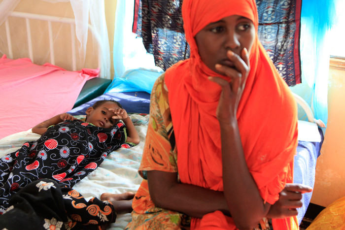 Khu vực Sừng Châu Phi nghèo đói hiện nay đang phải chịu đựng thảm kịch hạn hán và mất mùa tồi tệ nhất trong vòng 100 năm qua. Khu vực Sừng Châu Phi nghèo đói hiện nay đang phải chịu đựng thảm kịch hạn hán và mất mùa tồi tệ nhất trong vòng 100 năm qua.