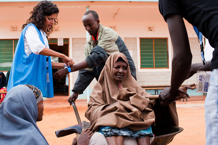 Khu vực Sừng Châu Phi nghèo đói hiện nay đang phải chịu đựng thảm kịch hạn hán và mất mùa tồi tệ nhất trong vòng 100 năm qua. Khu vực Sừng Châu Phi nghèo đói hiện nay đang phải chịu đựng thảm kịch hạn hán và mất mùa tồi tệ nhất trong vòng 100 năm qua.