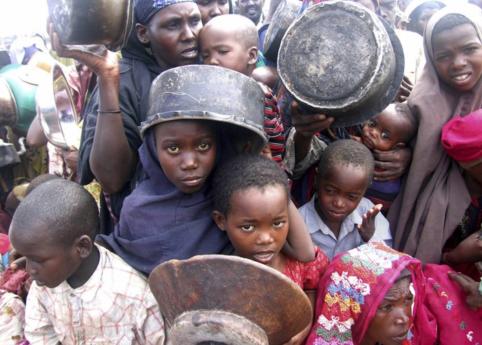 Khu vực Sừng Châu Phi nghèo đói hiện nay đang phải chịu đựng thảm kịch hạn hán và mất mùa tồi tệ nhất trong vòng 100 năm qua. Khu vực Sừng Châu Phi nghèo đói hiện nay đang phải chịu đựng thảm kịch hạn hán và mất mùa tồi tệ nhất trong vòng 100 năm qua.