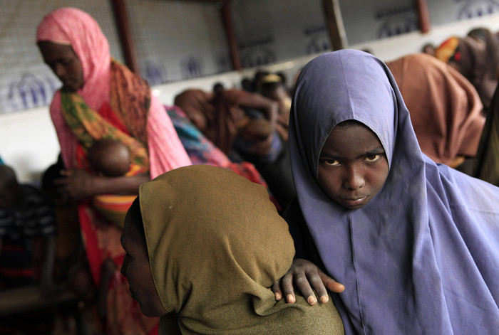 Khu vực Sừng Châu Phi nghèo đói hiện nay đang phải chịu đựng thảm kịch hạn hán và mất mùa tồi tệ nhất trong vòng 100 năm qua. Khu vực Sừng Châu Phi nghèo đói hiện nay đang phải chịu đựng thảm kịch hạn hán và mất mùa tồi tệ nhất trong vòng 100 năm qua.