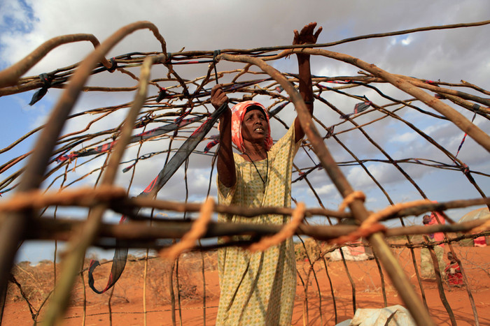 Khu vực Sừng Châu Phi nghèo đói hiện nay đang phải chịu đựng thảm kịch hạn hán và mất mùa tồi tệ nhất trong vòng 100 năm qua. Khu vực Sừng Châu Phi nghèo đói hiện nay đang phải chịu đựng thảm kịch hạn hán và mất mùa tồi tệ nhất trong vòng 100 năm qua.