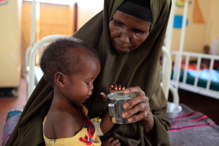 Khu vực Sừng Châu Phi nghèo đói hiện nay đang phải chịu đựng thảm kịch hạn hán và mất mùa tồi tệ nhất trong vòng 100 năm qua. Khu vực Sừng Châu Phi nghèo đói hiện nay đang phải chịu đựng thảm kịch hạn hán và mất mùa tồi tệ nhất trong vòng 100 năm qua.