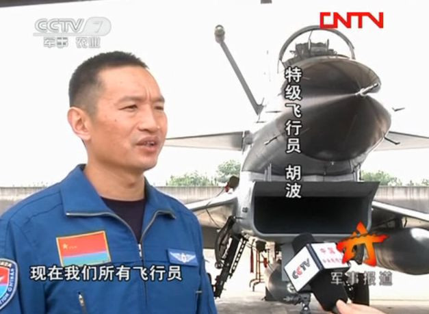 Tiêm kích J-10 Trung Quốc luyện bay “xâu kim”, tiếp dầu trên không Tiêm kích J-10 Trung Quốc luyện bay “xâu kim”, tiếp dầu trên không