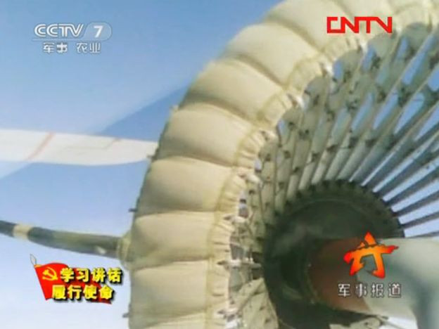 Tiêm kích J-10 Trung Quốc luyện bay “xâu kim”, tiếp dầu trên không Tiêm kích J-10 Trung Quốc luyện bay “xâu kim”, tiếp dầu trên không