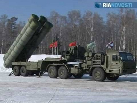 Hình ảnh hệ thống S-400 đang được triển khai (minh họa) Hình ảnh hệ thống S-400 đang được triển khai (minh họa)