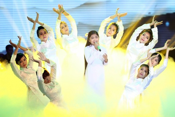 Cô bé đu đủ Thiện Nhân