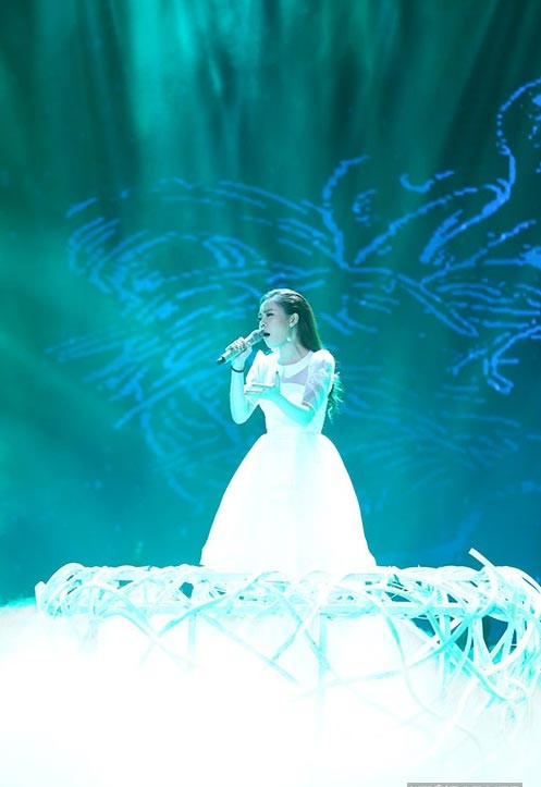 Giang Hồng Ngọc ngày càng giống phong các Hà Hồ