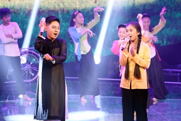 Mai Chí Công song ca cùng Thiện Nhân