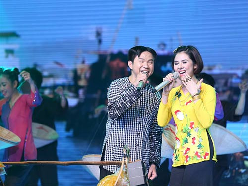 Khán giả bắt đầu có cảm giác nhàm chán với phần kết hợp hài kịch và ca kịch của Quốc Đại và Vân Trang Khán giả bắt đầu có cảm giác nhàm chán với phần kết hợp hài kịch và ca kịch của Quốc Đại và Vân Trang