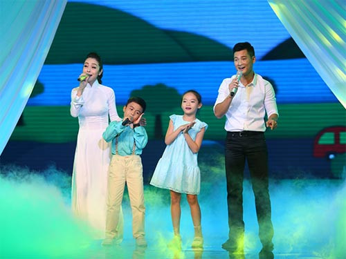 Jennifer tỏ ra khá thích hợp với các ca khúc thiếu nhi Jennifer tỏ ra khá thích hợp với các ca khúc thiếu nhi