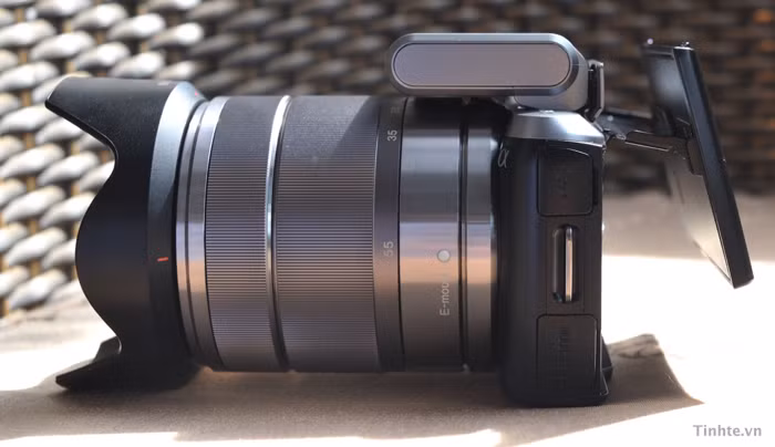 NEX-C3 nhìn từ cạnh bên