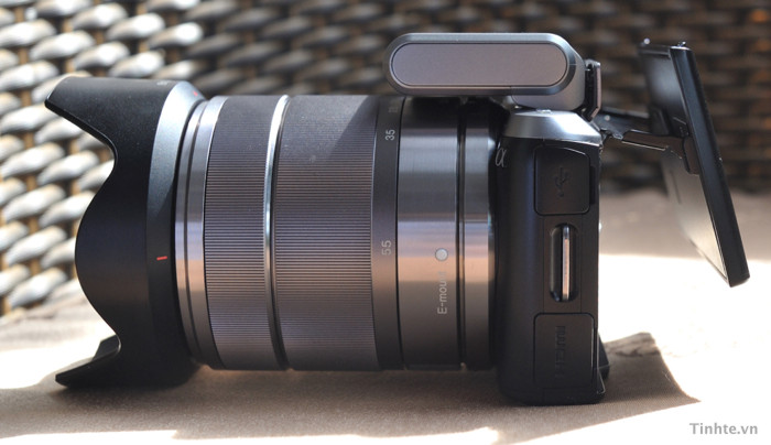 NEX-C3 nhìn từ cạnh bên NEX-C3 nhìn từ cạnh bên