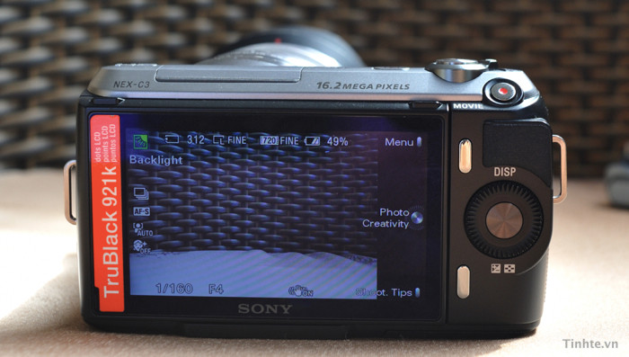 Mặt sau có 2 phím chọn, vòng xoay 5 chiều Mặt sau có 2 phím chọn, vòng xoay 5 chiều