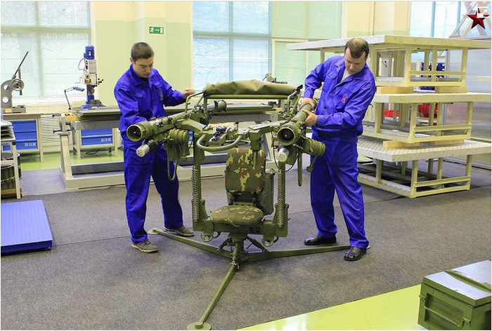 Một hệ thống tên lửa đa năng đang được lắp ghép hoàn chỉnh Một hệ thống tên lửa đa năng đang được lắp ghép hoàn chỉnh