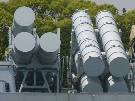 Tàu khu trục 052C trang bị thiết bị phóng tên lửa chống hạm tầm xa YJ-62.