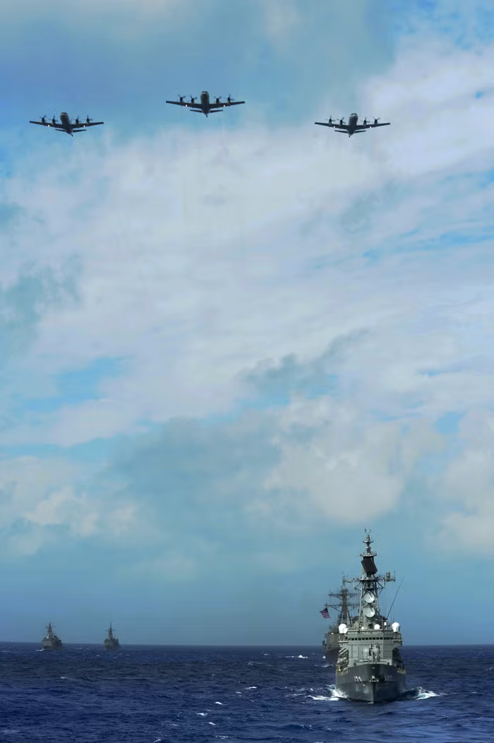 Chiếm hạm, máy bay Mỹ - Nhật trong đội hình diễn tập