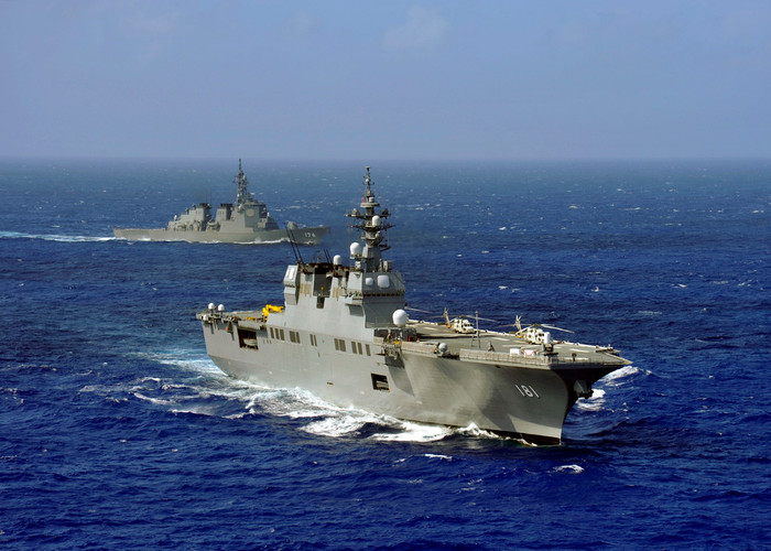 Khu trục hạm trực thăng JS Hyuga (DDH 181) của Hải quân Nhật Bản tập trận cùng Hải quân Mỹ. Khu trục hạm trực thăng JS Hyuga (DDH 181) của Hải quân Nhật Bản tập trận cùng Hải quân Mỹ.