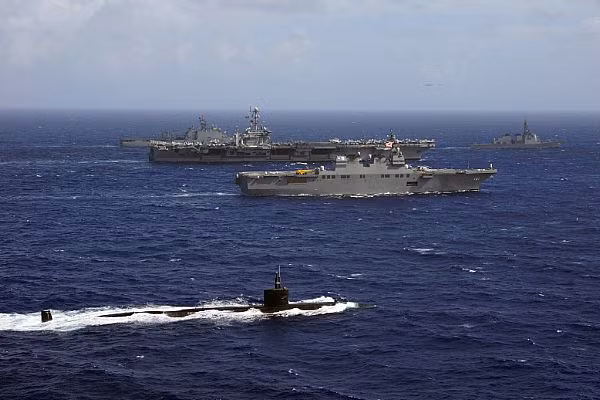 Chiếm hạm Mỹ - Nhật trong đội hình diễn tập