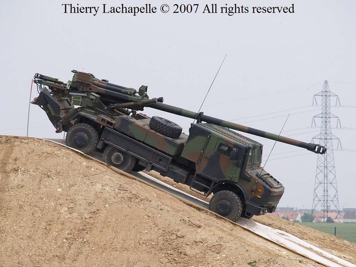 Hệ thống pháo tự hành 155mm CAESAR. Hệ thống pháo tự hành 155mm CAESAR.