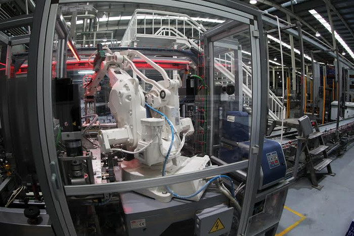 Bên trong nhà máy sữa TH.