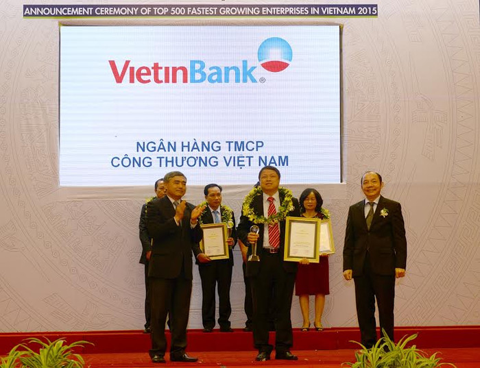 Đại diện VietinBank, Phó Tổng giám đốc Nguyễn Văn Du nhận Chứng nhận Top 50 DN tăng trưởng xuất sắc nhất. Đại diện VietinBank, Phó Tổng giám đốc Nguyễn Văn Du nhận Chứng nhận Top 50 DN tăng trưởng xuất sắc nhất.