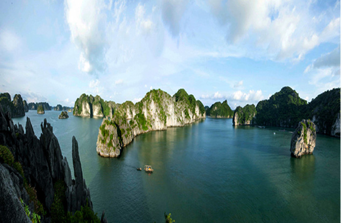 Tuyệt tác Hạ Long sẽ lộng lẫy hơn với bãi tắm mang tầm quốc tế. Ảnh: Đỗ Giang Tuyệt tác Hạ Long sẽ lộng lẫy hơn với bãi tắm mang tầm quốc tế. Ảnh: Đỗ Giang