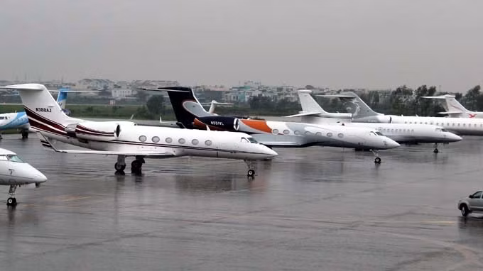 Dàn chuyên cơ của các tỷ phú đậu tại sân bay Đà Nẵng từ ngày 14-17/11. Dàn chuyên cơ của các tỷ phú đậu tại sân bay Đà Nẵng từ ngày 14-17/11.