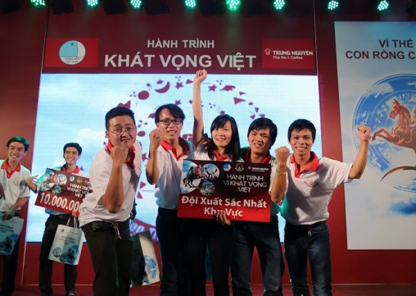 Đội đến từ trường Đại học Bách khoa Đà Nẵng đã xuất sắc đoạt giải nhất khu vực và đại diện miền Trung bước tiếp vào vòng bán kết và chung kết của cuộc thi toàn quốc tại TPHCM (21 và 22/11). Đội đến từ trường Đại học Bách khoa Đà Nẵng đã xuất sắc đoạt giải nhất khu vực và đại diện miền Trung bước tiếp vào vòng bán kết và chung kết của cuộc thi toàn quốc tại TPHCM (21 và 22/11).