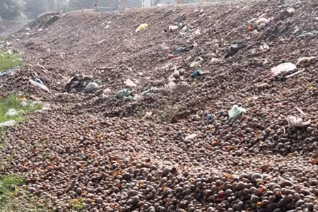 "Nhiều người thành triệu phú, nhưng xã phải vất vả đi... đổ vỏ" - PCT xã Cấn Hữu thành thật.